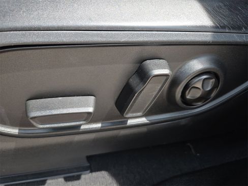 Used 2023 Jeep Grand Cherokee Limited w/ Luxury Tech Group II image 27