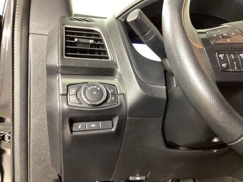 Used 2019 Ford Explorer XLT w/ Equipment Group 202A AWD/4WD image 12