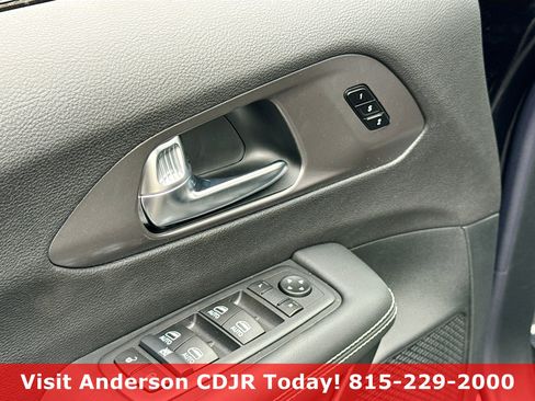 New 2026 Chrysler Pacifica Select image 9