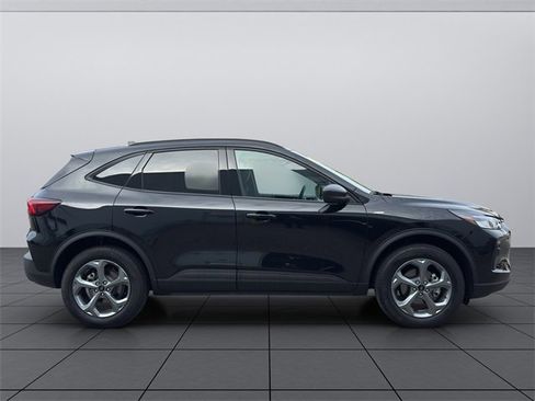 Used 2025 Ford Escape ST-Line w/ Cold Weather Package image 7