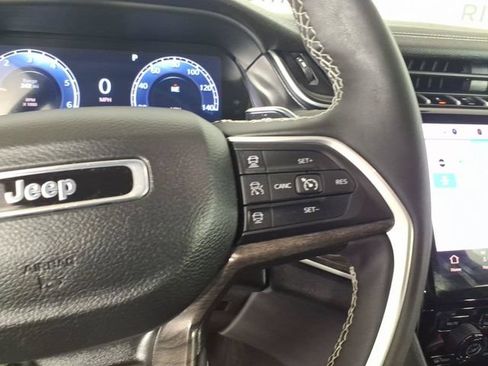 Used 2023 Jeep Grand Cherokee Limited AWD/4WD image 17