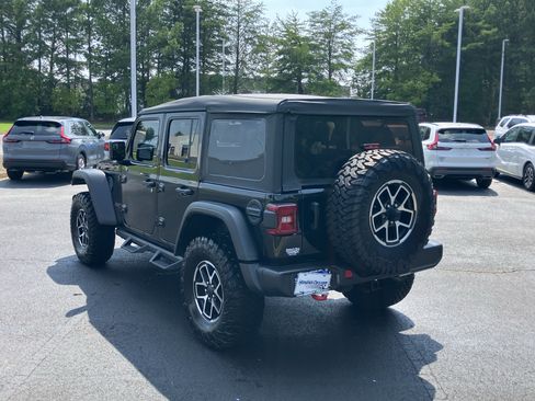 Used 2025 Jeep Wrangler Unlimited Rubicon AWD/4WD image 8
