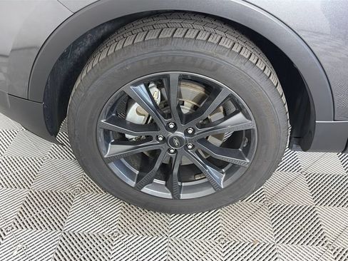 Used 2017 Ford Explorer XLT w/ Equipment Group 202A AWD/4WD image 8