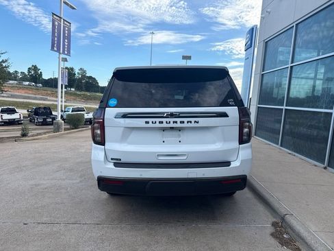 Used 2022 Chevrolet Suburban Z71 w/ Luxury Package AWD/4WD image 6