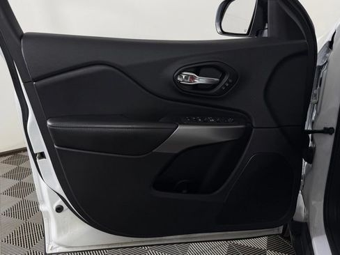 Used 2022 Jeep Cherokee Limited AWD/4WD image 13