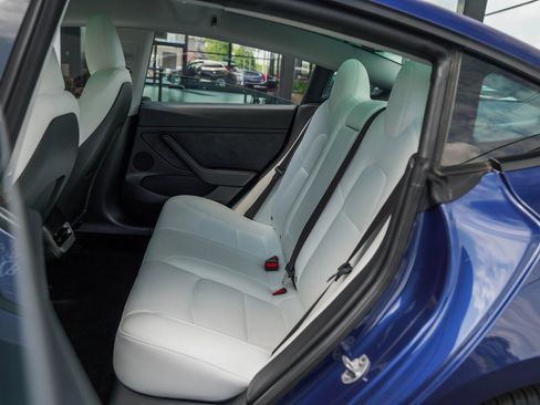 Used 2023 Tesla Model 3 Standard Range RWD image 32