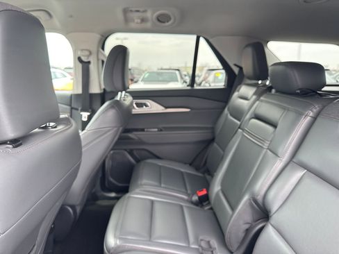 Used 2025 Ford Explorer Active w/ Active Comfort Package AWD/4WD image 11