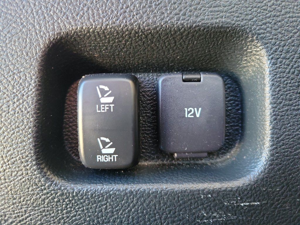 Used 2018 Ford Edge Titanium w/ Equipment Group 301A AWD/4WD image 8