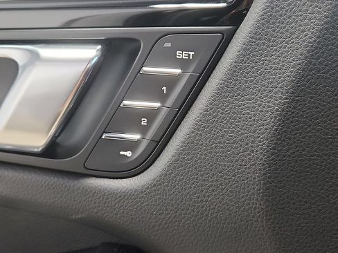 Certified 2026 Porsche Macan AWD/4WD image 24