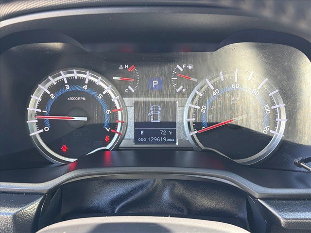 Used 2018 Toyota 4Runner SR5 AWD/4WD image 12
