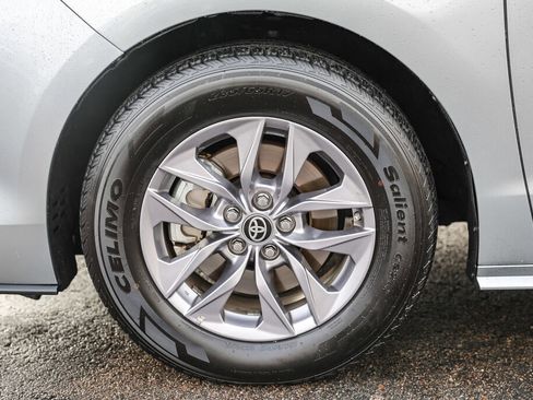 Certified 2024 Toyota Sienna LE image 27