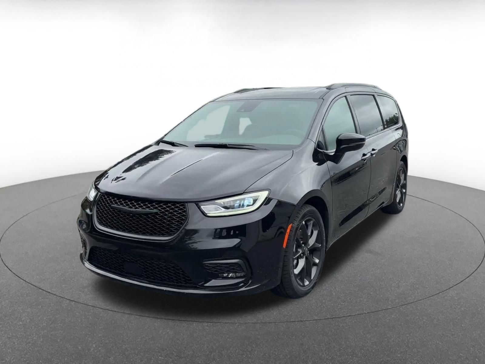Used 2025 Chrysler Pacifica Limited FWD image 4