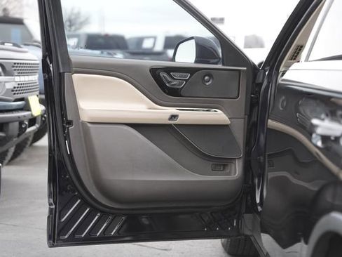 Used 2022 Lincoln Aviator Reserve w/ Elements Package Plus image 32