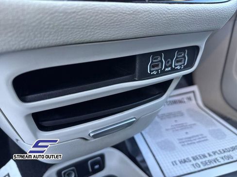 Used 2021 Chrysler Pacifica Touring-L image 26