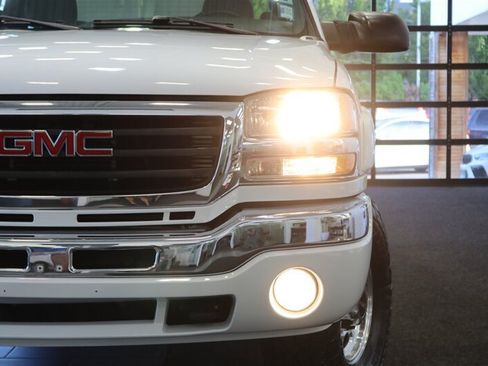 Used 2005 GMC Sierra 2500 SLE w/ Heavy-Duty Power Package AWD/4WD image 52