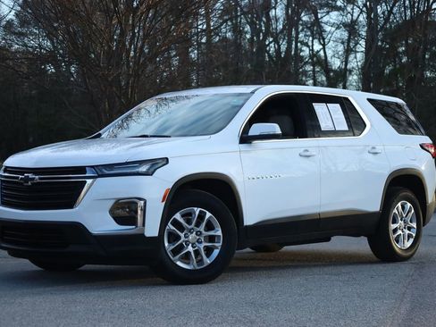 Used 2023 Chevrolet Traverse LS w/ Safety Package image 1