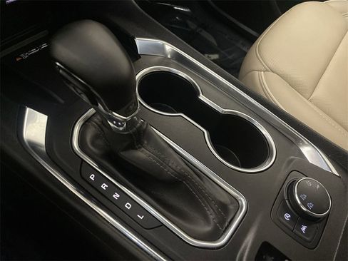 Used 2023 Chevrolet Traverse Premier image 10