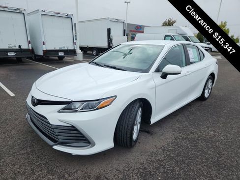 Used 2022 Toyota Camry LE image 3