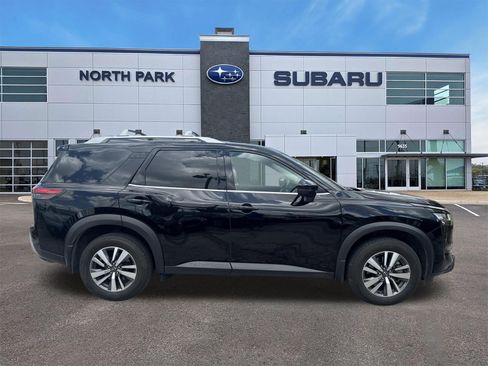 Used 2024 Nissan Pathfinder SL w/ Cargo Package FWD image 2