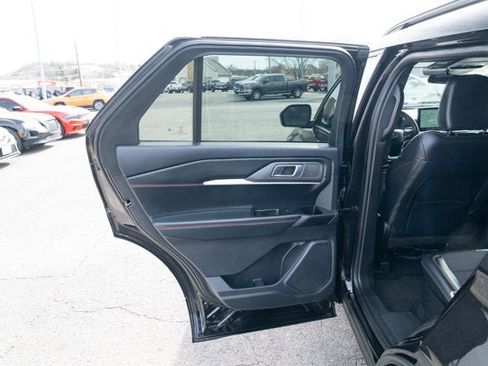 Used 2025 Ford Explorer ST-Line image 11