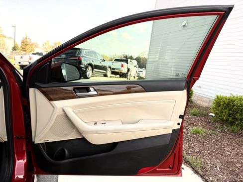 Used 2017 Hyundai Sonata Limited w/ Tech Package 03 image 31