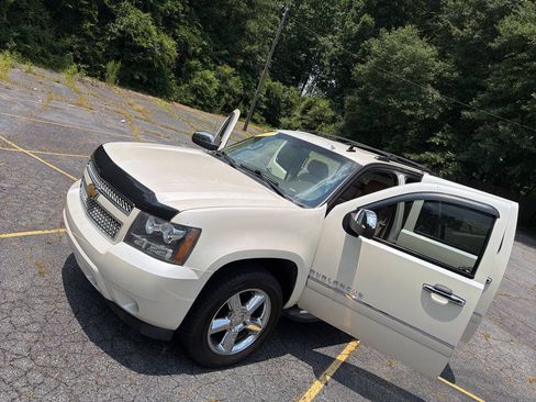 Used 2012 Chevrolet Avalanche LTZ RWD image 27