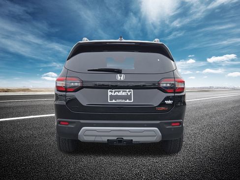 New 2025 Honda Pilot TrailSport image 18