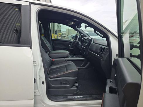 Used 2024 Nissan Titan PRO-4X w/ Pro-4x Convenience Package image 8