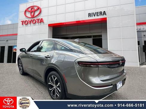 Used 2023 Toyota Crown AWD/4WD image 4