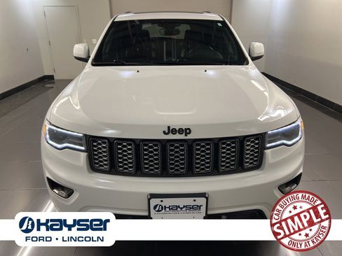 Used 2020 Jeep Grand Cherokee Altitude image 2