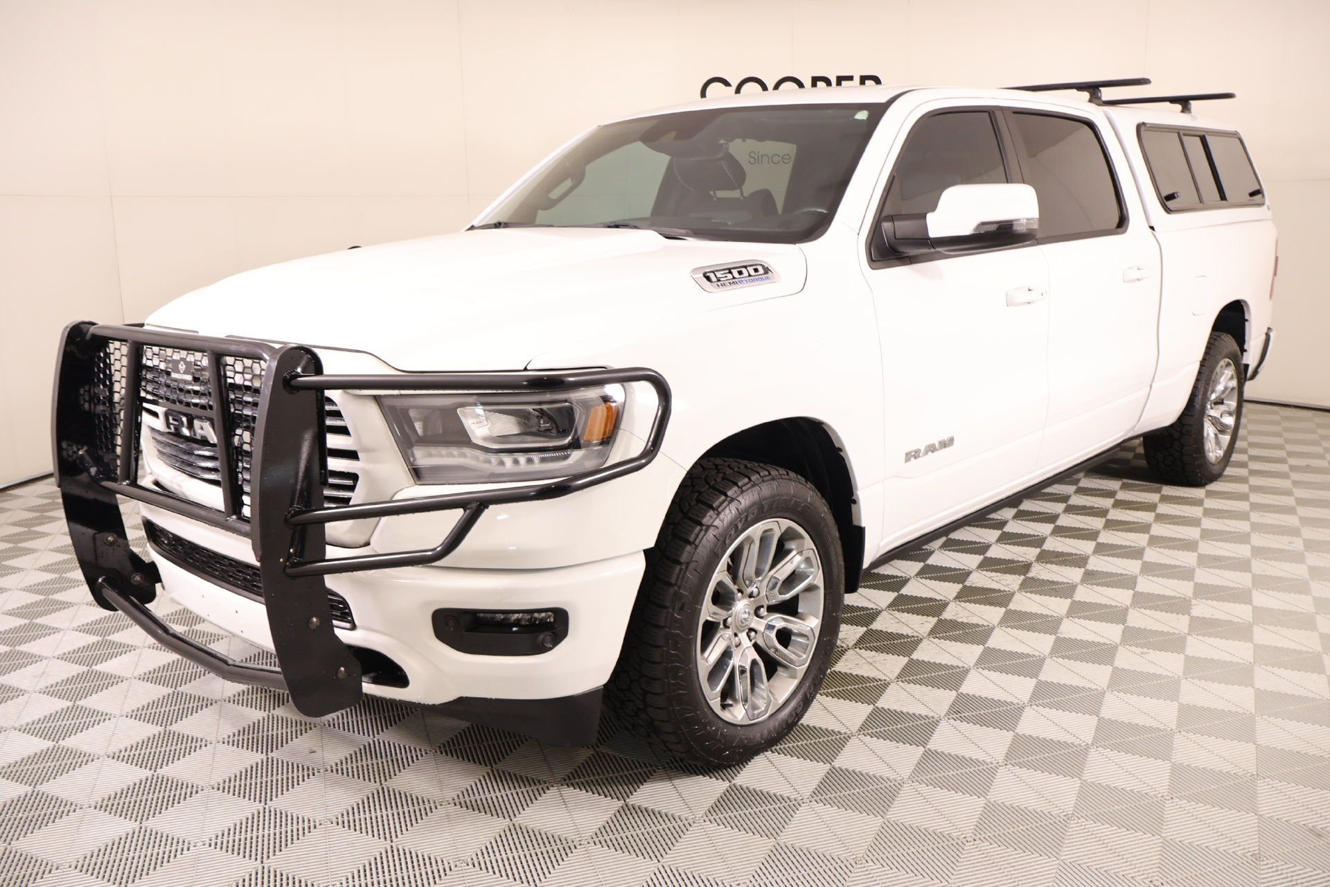 Used 2023 RAM 1500 Laramie AWD/4WD image 11