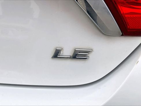 Used 2017 Toyota Camry LE FWD image 10