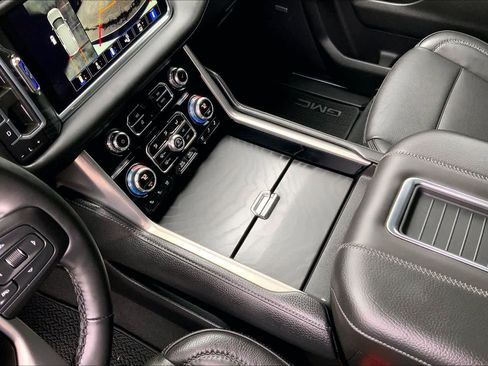Used 2024 GMC Yukon XL Denali image 14