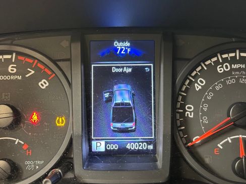 Used 2021 Toyota Tacoma SR AWD/4WD image 30