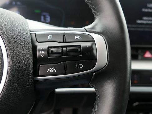 Used 2023 Kia Sportage EX image 16