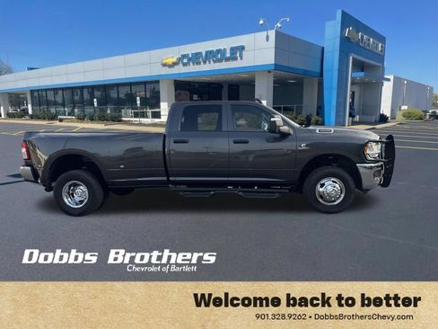 Used 2024 RAM 3500 Tradesman w/ Chrome Appearance Group AWD/4WD image 9
