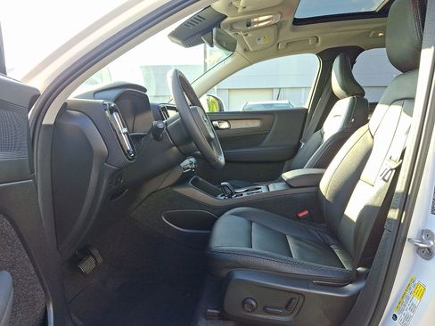 Certified 2024 Volvo XC40 B5 Core image 13