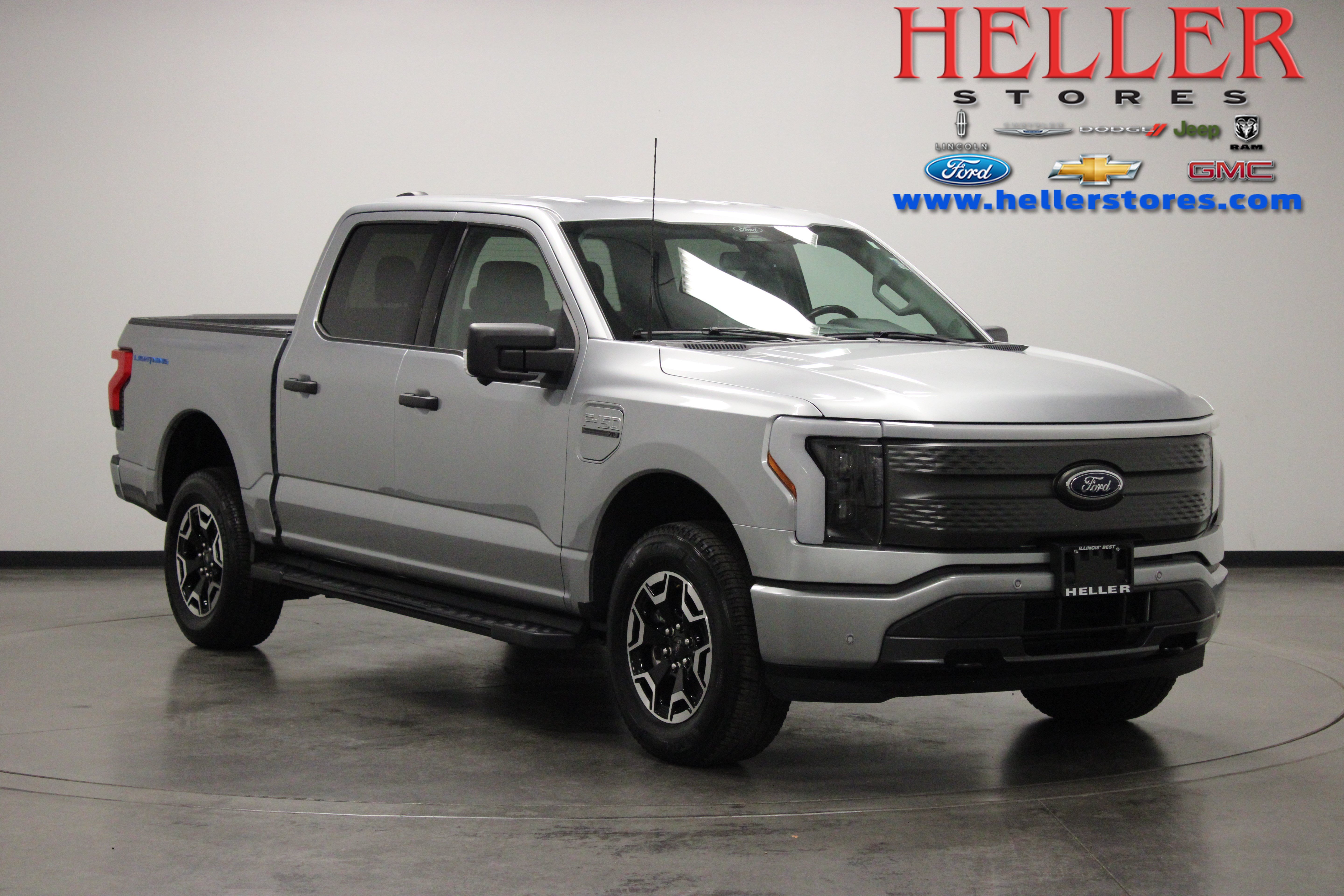 Used 2022 Ford F150 Lightning XLT AWD/4WD image 1