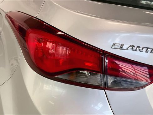 Used 2016 Hyundai Elantra SE image 29