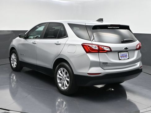 Used 2021 Chevrolet Equinox LS w/ LS Convenience Package FWD image 6