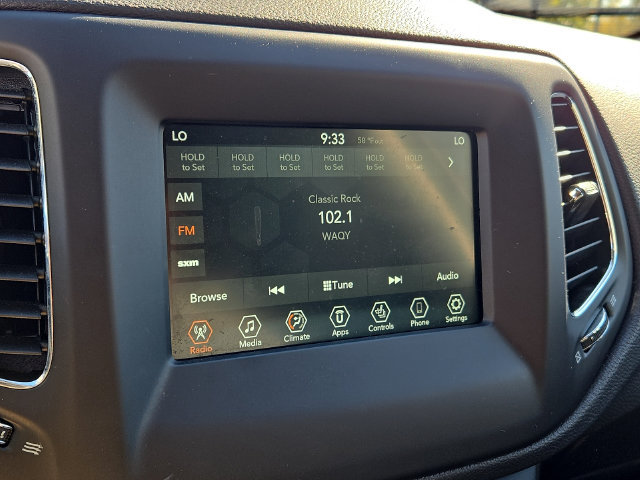 Used 2019 Jeep Compass Latitude w/ Popular Equipment Group AWD/4WD image 17