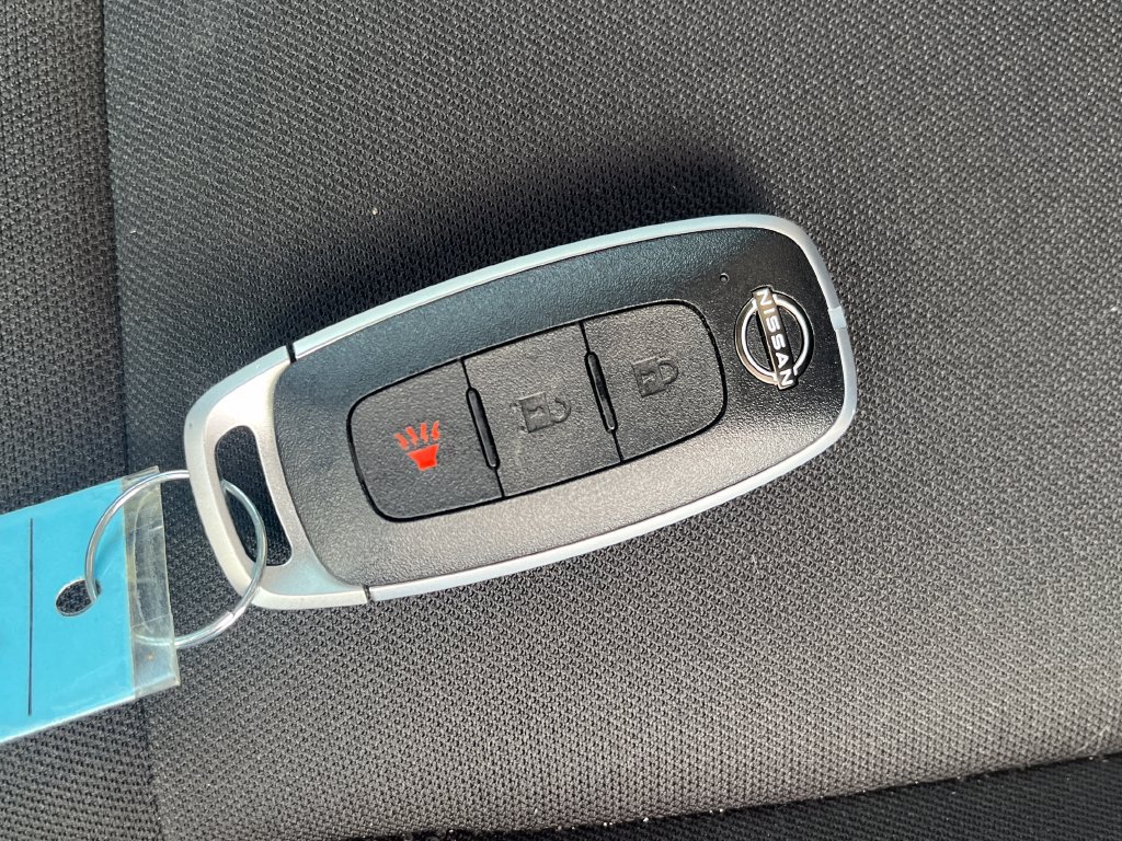 Used 2025 Nissan Rogue S AWD/4WD image 29
