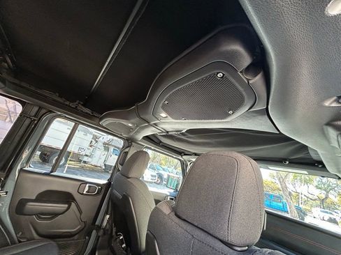 Used 2024 Jeep Wrangler Unlimited Rubicon image 36