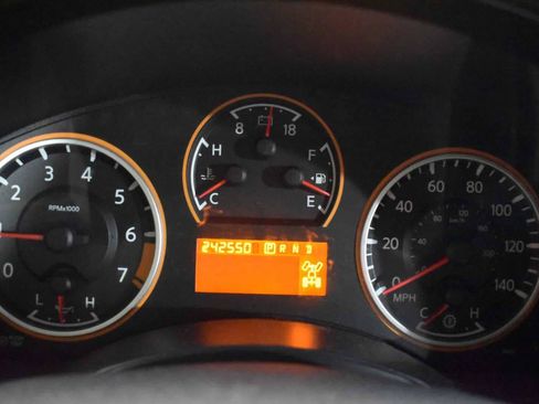 Used 2010 Nissan Armada SE AWD/4WD image 17