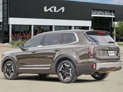 Certified 2024 Kia Telluride EX image 5