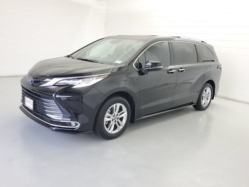 Used 2025 Toyota Sienna Limited AWD/4WD image 1