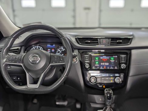 Used 2018 Nissan Rogue SV w/ Premium Package image 5