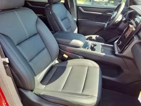 Used 2024 GMC Acadia Elevation image 10