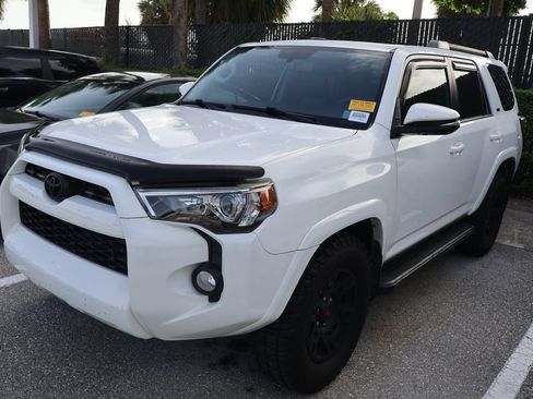 Used 2019 Toyota 4Runner SR5 Premium RWD image 2