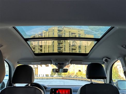 Used 2025 Volkswagen Atlas Peak Edition SE image 8